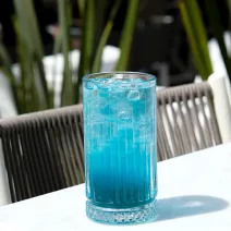Hydrating sports drink with blue spirulina