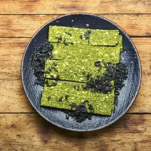 Homemade chips with kelp and spirulina