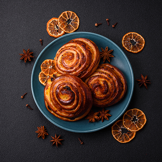 Christmas cinnamon rolls with coconut sugar
